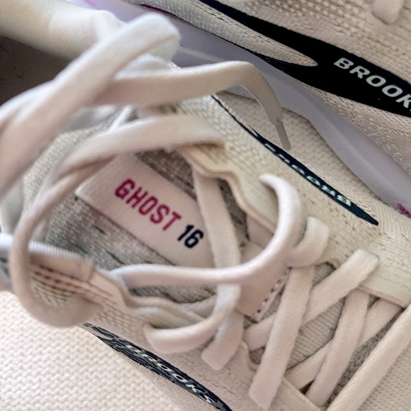 🩷Brooks Ghost 16
Size 7 - Picture 8 of 9